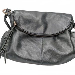 Cynthia Rowley Black Leather Crossbody Bag Tassel Clasp Zipper Storage Clean