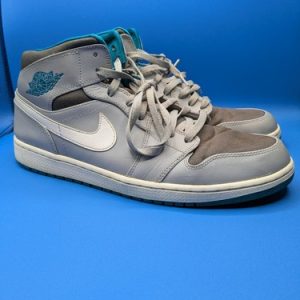 Air Jordan 1 Mid Wolf Grey Mens Size 13 Made in 2014 Style 554724-027
