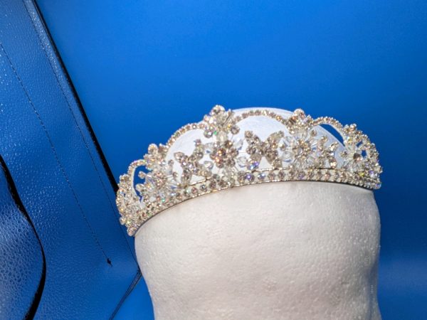 Davids Bridal Crystal Bride Tiara Sparkly Beautiful - Image 3