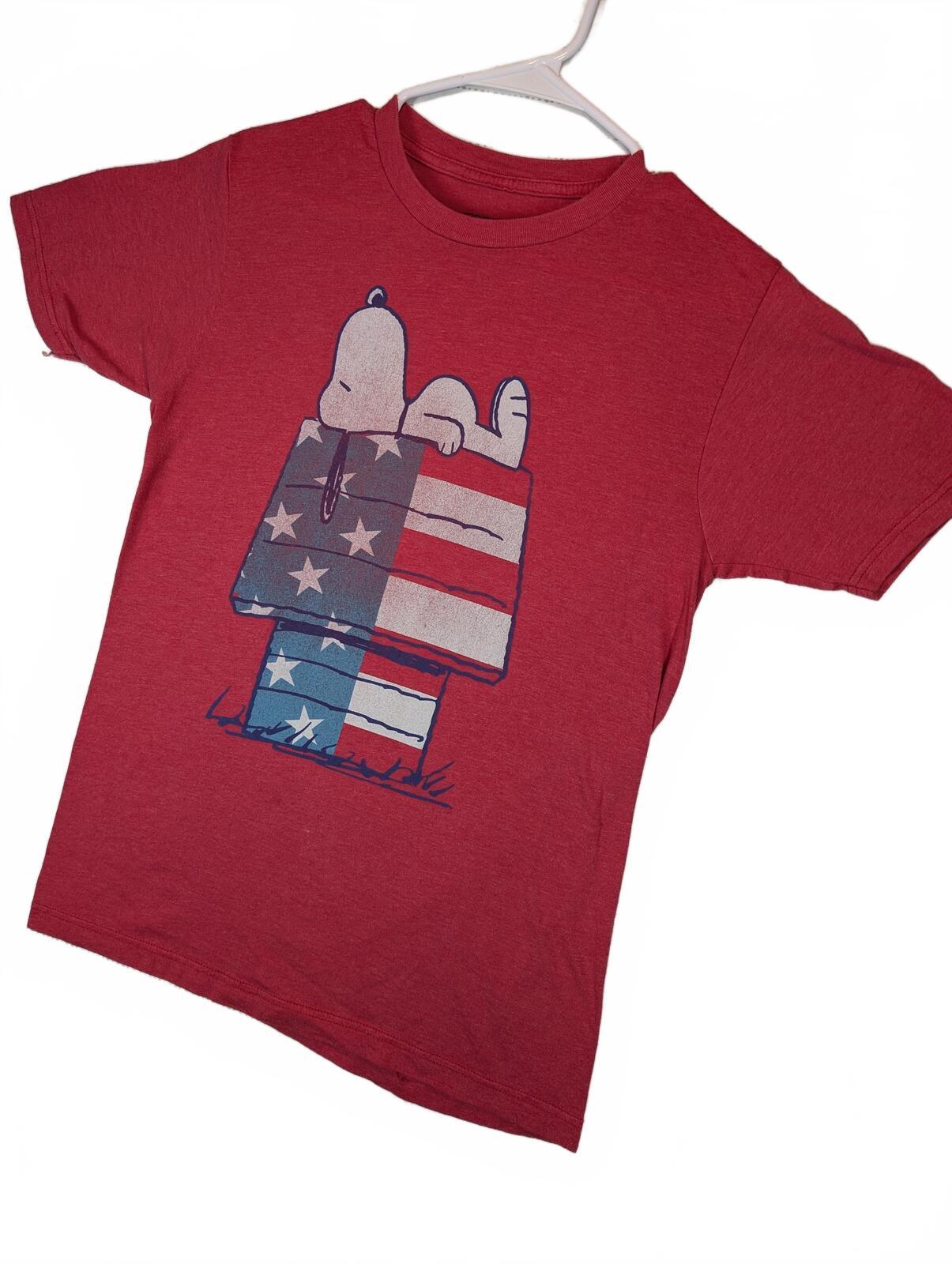 Peanuts Snoopy American Flag Patriotic Graphic Red Crewneck T-Shirt Mens Size S - Image 2