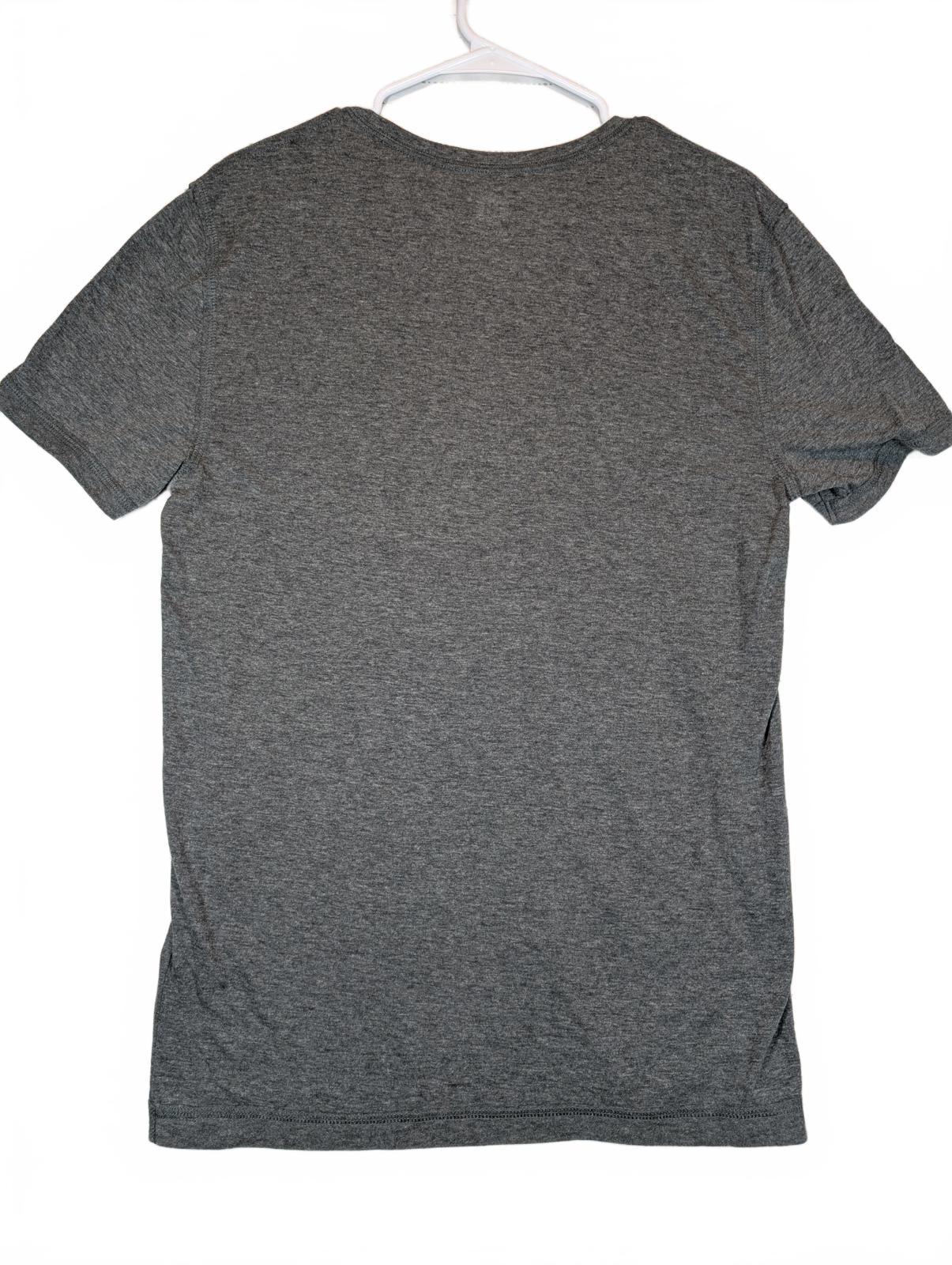 Express One Eleven Solid V Neck T Shirt Short Sleeve Casual Mens Medium NWT - Image 2