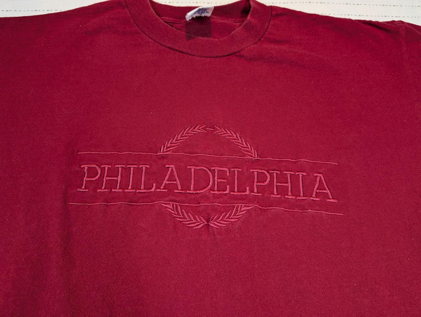 Velva Sheen Philadelphia Embroidered Vintage Red Crewneck T-Shirt Mens Large