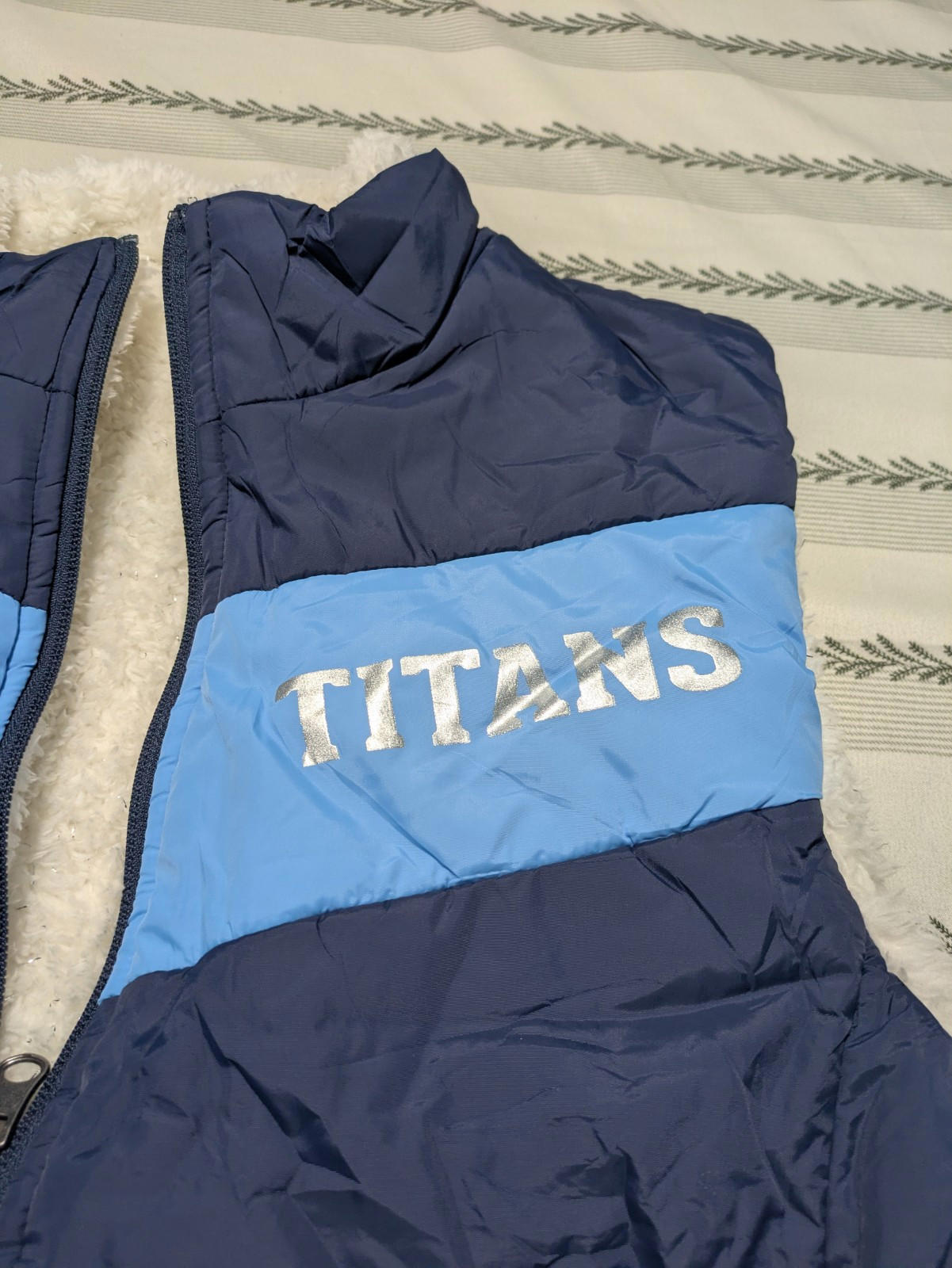 NFL Team Women's Reversible Full Zip Sherpa Vest White Tennessee Titans XL - Image 5