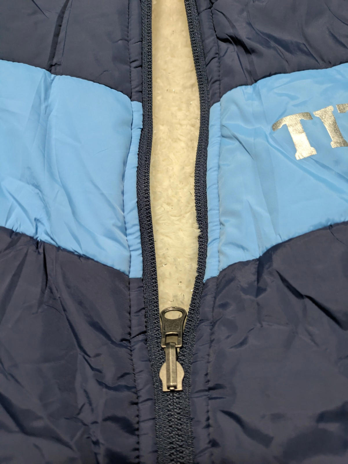 NFL Team Women's Reversible Full Zip Sherpa Vest White Tennessee Titans XL - Image 6