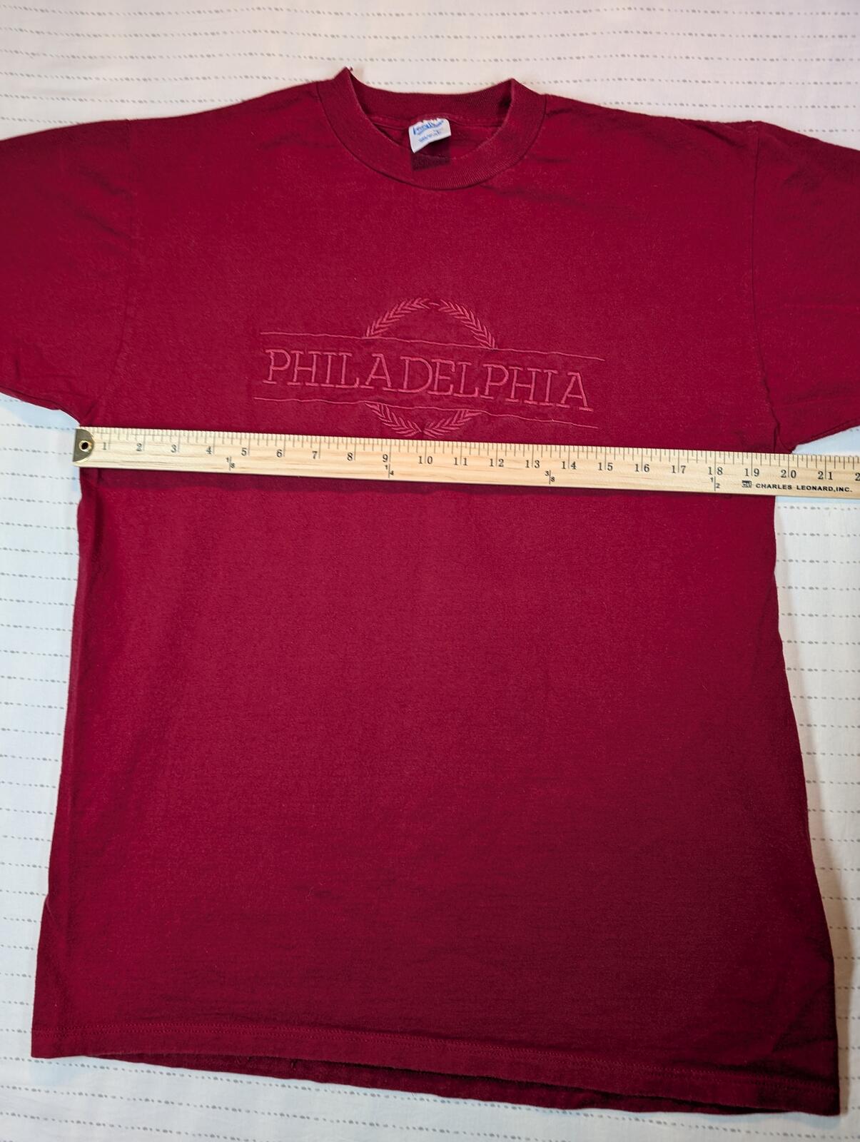 Velva Sheen Philadelphia Embroidered Vintage Red Crewneck T-Shirt Mens Large - Image 5