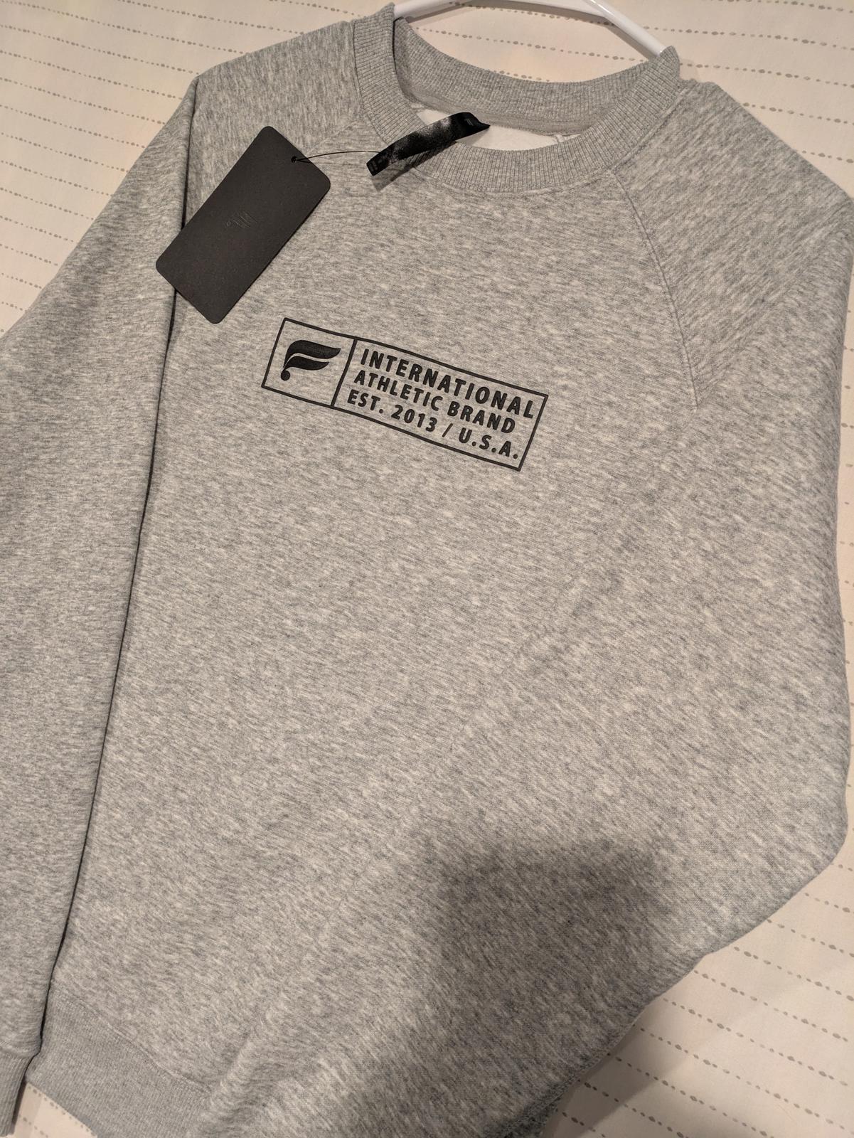 Fabletics Go To Crew Sweatshirt Gray Pullover Logo Graphic Mens Small - Image 3