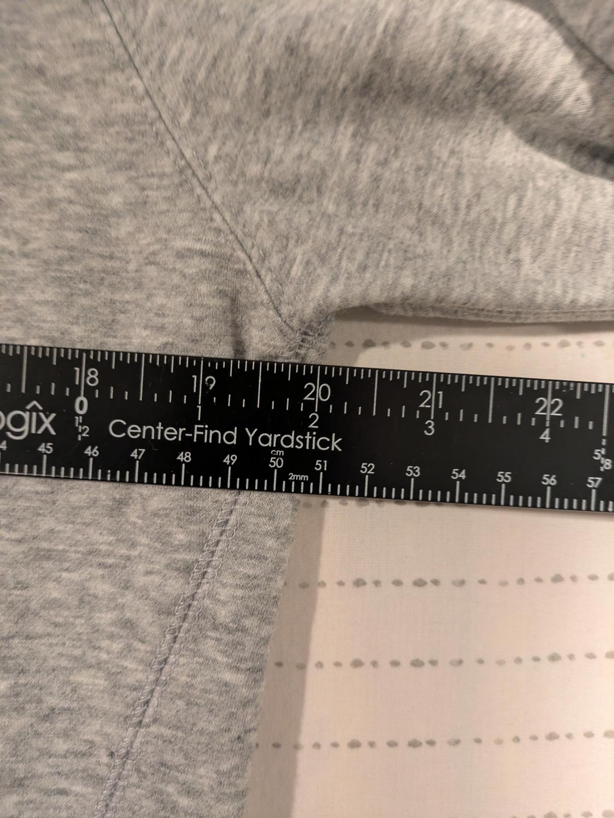 Fabletics Go To Crew Sweatshirt Gray Pullover Logo Graphic Mens Small - Image 7