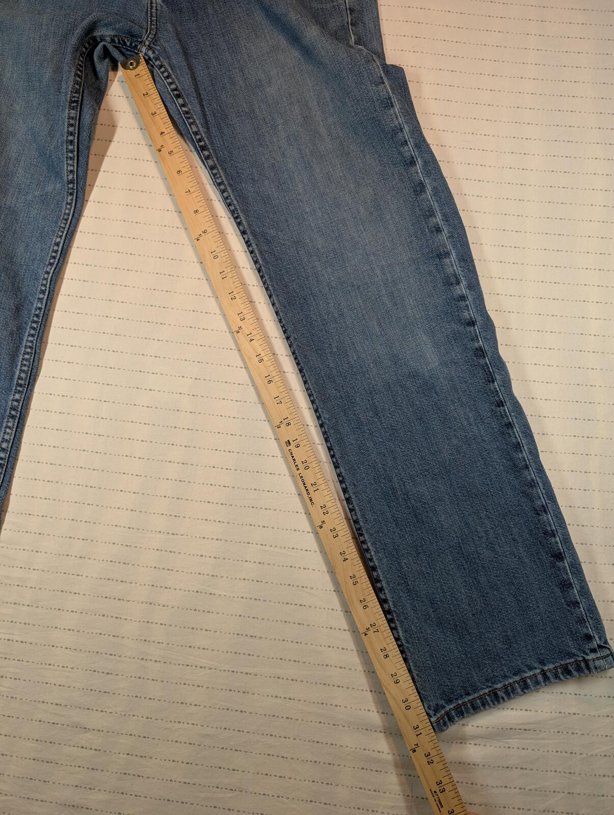 Tommy Bahama Standard Fit Classic Faded Wash Straight Leg Denim Jeans Mens 32x32 - Image 6