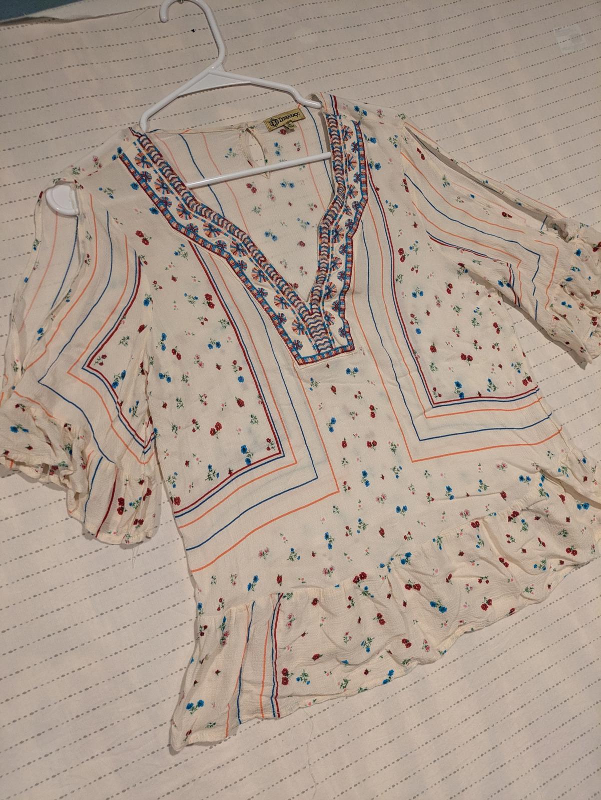 Democracy Chic Floral Embroidered Blouse with Ruffle Hem Womens Medium Rayon - Image 3