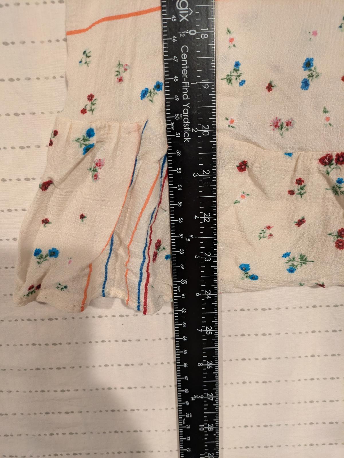 Democracy Chic Floral Embroidered Blouse with Ruffle Hem Womens Medium Rayon - Image 9